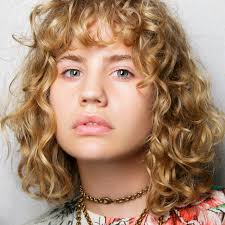 You may have heard that round face shapes should steer clear of bobs, however, that's not entirely true. 15 Best Curly Hair Gels And How To Apply Them In 2021