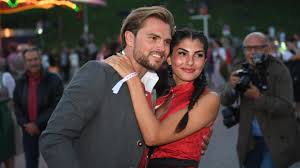 Yeliz koc, die ex von johannes haller, wusste das schon vor der offiziellen bestätigung. Bachelor In Paradise Paar Yeliz Koc Und Johannes Haller Haben Sich Getrennt Stern De