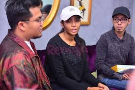 Selain daripada paparan di layar kaca, program pencarian ini turut mendapat liputan menyeluruh dan terkini melalui laman. Pesta Arak Hanya 72 Jam Gelaran Dewi Remaja Haneesya Hanee Ditarik Balik