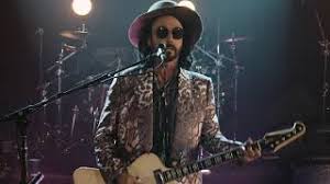 That's what tom petty sang about his female protagonist in his 1989 solo hit free fallin'. much of the free fallin' video was shot on ventura boulevard, including scenes at a hot dog stand located at the intersection of beverly glen and ventura, near. Tom Petty And The Heartbreakers The Fat Angel Sings
