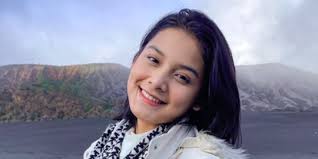 Anda bisa menyaksikan penayangannya via live streaming sctv dengan klik tautan ini. 4 Potret Menawan Callista Arum Pemeran Lula Di Sinetron Buku Harian Seorang Istri Merdeka Com