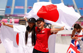 It's standing in a hallway on. 53lzewrv6xk8 M