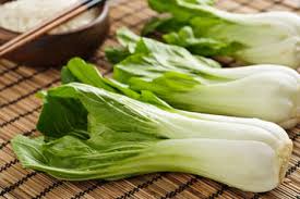 Nelle bietole da coste (chiamate anche coste) si consumano sia le foglie che le coste fogliari (la parte iniziale delle foglie, bianca e più spessa), nelle altre (dette anche bieta erbetta) le foglie hanno la prevalenza e vengono consumate come gli spinaci. Pak Choi Il Cavolo Che Sembra Una Bietola Terra Nuova