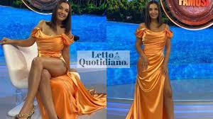 Il suo sogno, da sempre, è quello di fare l'attrice e per questo studia recitazione. L Isola Dei Famosi Il Look Di Elettra Lamborghini Per La Finale E Mozzafiato