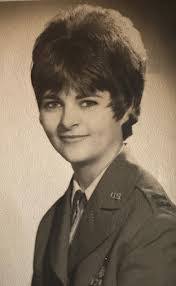 Kelly Easton's Instagram, Twitter & Facebook