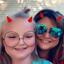 Karen Savell's Instagram, Twitter & Facebook