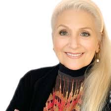 Karen Mangum's Instagram, Twitter & Facebook