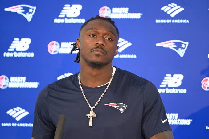 Titans Legend “Blames” AJ Brown for ACL Tear That Essentially Ended His  Career - EssentiallySports