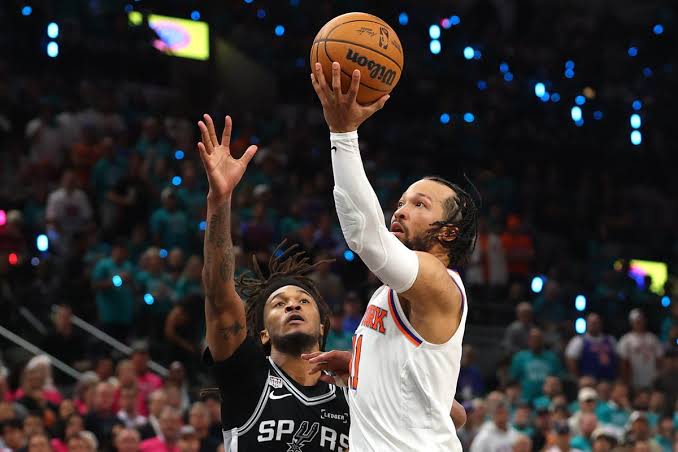 Jalen Brunson takes over as Knicks surge past Spurs in Game 1 of NBA Finals  - The Athletic