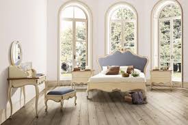 ديكورات غرف نوم مودرن بتصاميم عصرية من juliettes interiors ديكورات أرابيا in 2021 chaise lounge furniture home decor