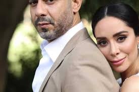 محمد ممدوح يوقع بين منى زكي وفراج. I1dzmnahf2kwjm
