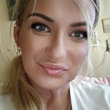 Dzisiaj o 22:00 PREMIERA filmu "NAJPIERW UCICHŁY PTAKI" w TV Puls ale póki  co zademonstruję do czego mogą przydać się takie przedmioty w lesie  😉👍🎥📺🎬💥🔥😁