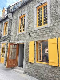 Amimoc Quartier Petit Champlain Maintenant Au 35 1 2 Rue Du Petit Champlain Dans La Maison Historique Amiot Lan Maisons Historiques Le Petit Champlain Maison