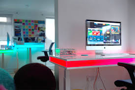 Gaming Paradies 17 Ideen Fur Gaming Schreibtisch Innendesign Mobel Zenideen Gaming Schreibtisch Innovatives Buro Schreibtisch