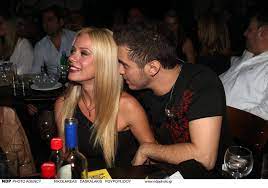 Και τώρα, και σαν να μην έφταναν όλα αυτά, και μιας και μιλάμε για…συνδεσεισ, δείτε το ακόλουθο βίντεο όπου ένας άνδρας μας καταδεικνύει/αποδεικνύει ακριβώς αυτό. Zeta Mixalhs Kalokairinos Xwrismos Pws Pote Kai Giati People Amp Style Eidhseis