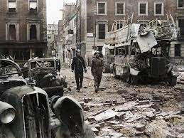 Guerra iniziata nel 1939 con l'invasione della polonia da parte della germania nazista. 1940 La Germania Nazista Di Hitler All Attacco Di Londra Le Foto Mai Viste Della Battaglia D Inghilterra Corriere It