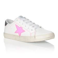 Avec sa jolie dentelle florale elle ira parfaitement avec votre robe de mariée. Baskets Adidas Original Femme Noir Et Blanc Cdiscount