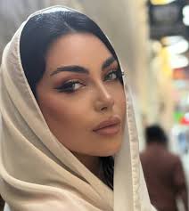 TemptationIsland: #JennyGuardiano in ospedale a Dubai Jenny, che si trova a  Dubai, ha postato ieri una foto che la ritrae in ospedale. La ragazza non  ha spiegato cosa le sia successo ma