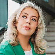 Deirdre Higgins's Instagram, Twitter & Facebook