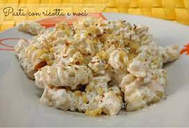 La ricotta di capra è cremosa e morbida ed ha un gusto suo molto particolare, forte, quasi d'erba. Pasta Con Ricotta E Noci Ricetta Primo Piatto Veloce
