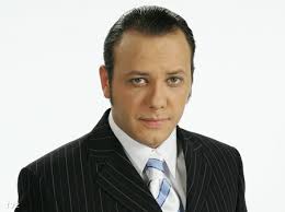 Szerintem roland halála biztos benne lenne! Velvet Celeb Damu Roland Megy Varnagy Elod Marad