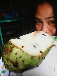 ANG PABORITO NAMING GUYABANO (Marami syang health benefits) Ginagawa namin  itong fruit shake o smoothie. Masarap rin syang kaining sariwa as is. May  kaibigan kami na hinahalo na rin sya pagluto ng