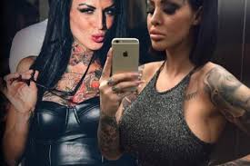 Selama dalam tahanan itu, gadis ini dipaksa makan makanan babi dan menarik kereta kuda. Ne Odvaja Se Od Njega Ovo Je Decko AnÄ'ele Vestice Zbog Kog Je Umalo Stradala Foto Novi Ba