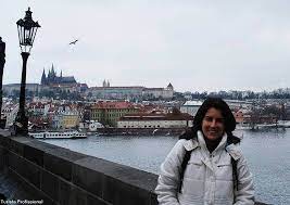 Passeie pelas ruas de paralelepípedos e jante em uma taverna tcheca. Cidade De Praga 30 Dicas De Viagem Pra Capital Da Republica Tcheca