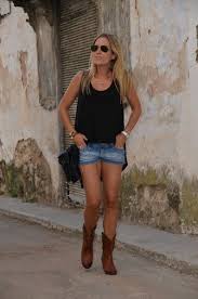 Black Jeans And Brown Cowboy Boots Sunny Day Short Cowboy Boots Outfit Cowboy Boots Outfit Summer Summer Outfits