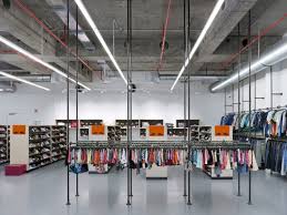 Zalando Outlet An Online Clothing Retailer Adopting Contemporary Loft Like Environment Clothing Retail Online Clothing Retail