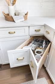 1001 Tutos Faciles Et Idees Inspirantes Pour Trouver La Meilleure Astuce Rangement Cuisine Meuble Angle Cuisine Astuce Rangement Cuisine Rangement Cuisine