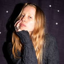 Phoebe Gates, the Daughter of Bill and Melinda Gates, Steps Into the  Spotlight