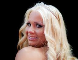 Samantha zat in de bijrijdersstoel toen de chauffeur de macht over het stuur verloor. Nederlandse Realityster Barbie In Kritieke Toestand Na Ong Het Nieuwsblad Mobile