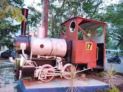 The First Railway Engine at Indore,, in Holkar State time.. On the track Pulled by state elephant.. rare pic