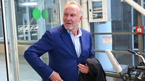 In seiner laufbahn war er als profifußballer für den fc bayern münchen , inter mailand und servette genf aktiv. Karl Heinz Rummenigge Schiesst Erneut Gegen Kleine Klubs Stern De