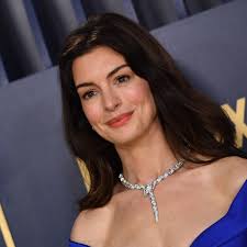 Anne Hathaway Joined Her Devil Wears Prada Costars at the 2024 SAG Awards  in a Cerulean Blue Dress | Glamour