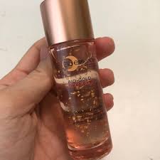 Kulit berminyak dan gampang berjerawat memang menjadi masalah kulit yang paling sering dikeluhkan oleh setiap orang terutama bagi para cewek. Iman On Twitter Nak Tuduh Bio Essence Rose Gold Water Tu Buat Kulit I Breakout Hahaha Stressnyaaa Dah La Bau Tak Best Melekit Gila Hahaha Stress Https T Co 7i0nx5ea45