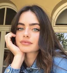 Votez en cliquant sur les étoiles en dessous des images et laissez vos commentaires ! Un Mannequin De 19 Ans Sacree La Plus Belle Femme Du Monde