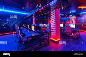 Cyber cafe hi-res stock photography and images - Alamy