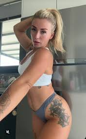 Lizzie Grey on X: Can I go to the gym like that ?🥹  t.coZcJiMb6w3y  X