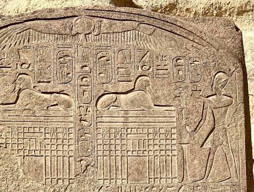 لوحة الحلم: وعد في الرمال تحقق بين يدي أبو الهول✨ على هضبة الجيزة وتحديدًا  بين يدي تمثال أبو الهول العملاق، تقف "لوحة الحلم" شاهدًا على قصة غامضة جمعت  بين الأسطورة والحقيقة!🇪🇬 في