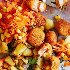 Pepites De Saumon Avec Des Quartiers De Pommes De Terre Et Salade De Carottes Guide Recettes Recipe Carrot Salad Carrot Salad Recipes Salmon Recipes