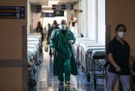 Γυναίκα πέθανε λίγα λεπτά αφού έκανε τη δεύτερη δόση του εμβολίου. 129uqmtjo 1wwm