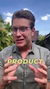 Laura Salomons's Instagram, Twitter & Facebook