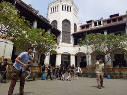 Disini, saya akan merekomendasikan sejumlah film horor karya anak bangsa, yang bahkan beberapa diantaranya berhasil masuk ke ranah internasional. Seru Aneka Permainan Tradisional Jadul Semarakkan Lawang Sewu Okezone Travel