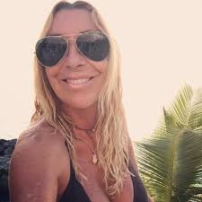 Tonya Hammond's Instagram, Twitter & Facebook