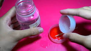 3 bahan yang digunakan untuk membuat slime yaitu lem povinal sebanyak 5 botol, air 2 gelas, dan baking powder secukupnya. 17 Cara Membuat Slime Activator Tanpa Borax Lem Tepung Mudah