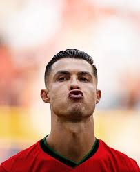 Les dejo una foto de mi comandante hermoso, el futbolista más guapo y bello  de toda la historia, para que tengan una bonita noche. Los quiero mucho. ❤️