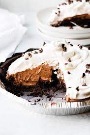 This No Bake Chocolate Pie Is Quick Easy And Loved By Chocolate Lovers You Instant Chocolate Pudding Recipe Easy Chocolate Pie Recipe Easy Chocolate Desserts