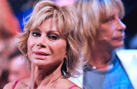 Carmen carolina fernanda russo, meglio conosciuta come carmen russo, nasce a genova il 3 ottobre del 1959 sotto il segno zodiacale della bilancia in una famiglia che non ha nulla a. Grave Lutto Per Carmen Russo Morta La Madre Caffeina Magazine